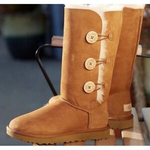 UGG‎ Bailey Button Triplet II Size 6 Women's Boots - Chestnut